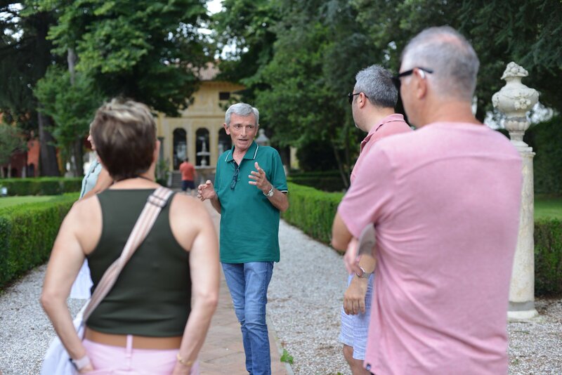 A local expert leading a tour On the Italian on Tour’s 10 day Northern Italian Delights Food & Wine Tour