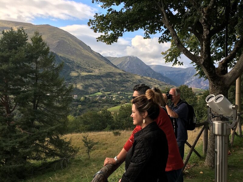 A group of people are overlooking gorgeous hills On the Italian on Tour’s 10 day Epicurean Journey trip through Italy